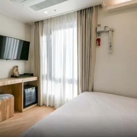 Seoul N hostel Отели рядом с достопримечательностью «Туристическое бюро Tour House»