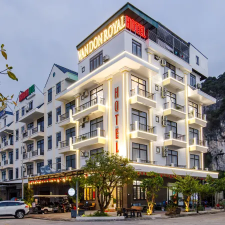 Van Don Royal Hotel Отели рядом с достопримечательностью «Bai Tu Long Bay»