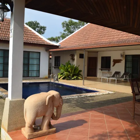 Private Pool Villa - 3BR Multi-Family in Mae Phim - Sleeps 8