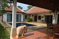 Private Pool Villa - 3BR Multi-Family in Mae Phim - Sleeps 8 - Villas