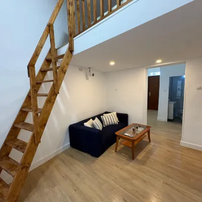 Cozy apartment, very well connected Hotels near Chamartín