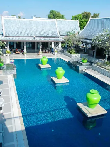 รูปภาพของSeven-Colored Oasis