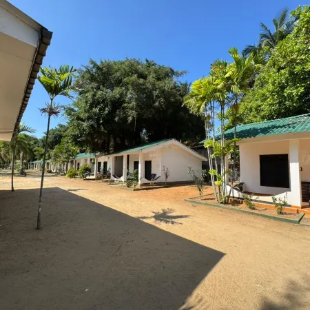 Crown Majesty Hotels in Arugam