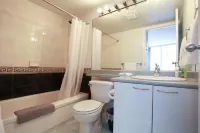Spacious 2 bed 2 bath located in Downtown Vancouver. - Condos