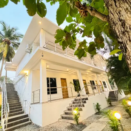 Agonda White