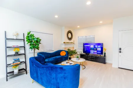 Elegant Pasadena Retreat – Prime Comfort Awaits