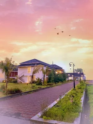 Horison Resort Antawirya Jepara فنادق في Tahunan