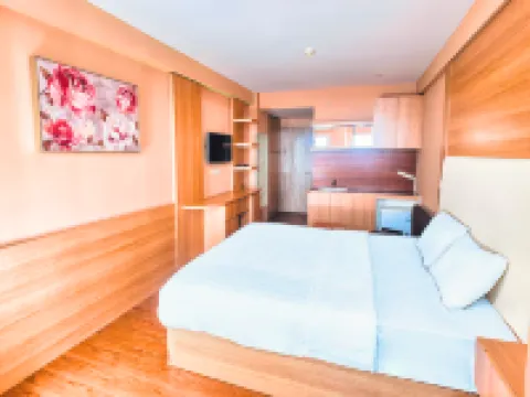 Quintessa Room at Candiland Apartement Hotels in Candisari