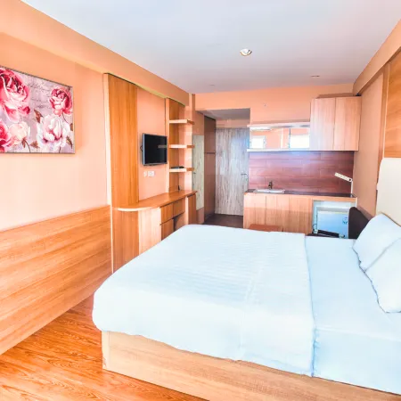 Quintessa Room at Candiland Apartement