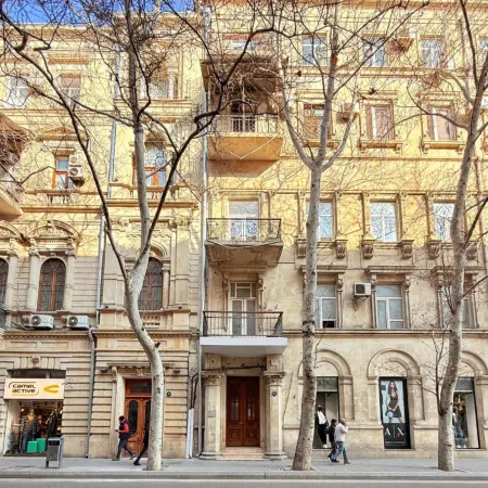 ALARA Inn HOSTEL & HOTEL Отели рядом с достопримечательностью «Площадь Свободы»
