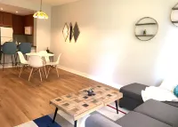 Yorkville Bloor Suites- 2 minutes walk to Transit - 레지던스