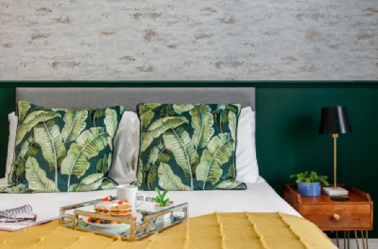 Beautiful Family Apt w/ Free Gym & Parking Hotels in 