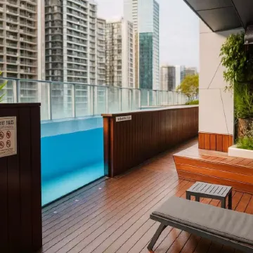 Southbank Apt with Pool & Parking