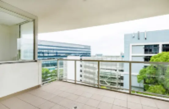 Bright 2BR Apartment in Mascot – Balcony & Convenient Transport