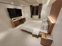 Jincheon Central Business Hotel - Motels