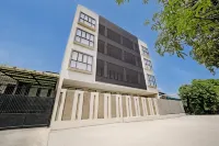 Townhouse Oak Cengkareng Hotels near Mal Taman Palem