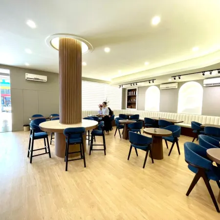 SNK HOTEL Отели рядом с достопримечательностью «Храмовый комплекс Пха Тхат Луанг»