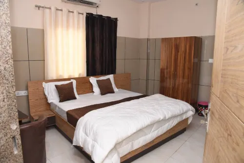Hotel 7 - Stay INN Luxury Guest House - New