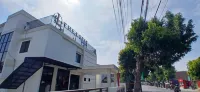 The Loein Hotel Purwokerto - parking