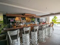 Escape Condominium Beachfront Suites - Mae Phim マン島周辺のホテル