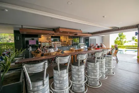 Escape Condominium Beachfront Suites - Mae Phim