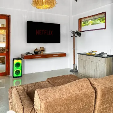 Whole Bali Villa Stylled w/ Pool