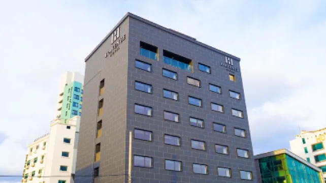 H AVENUE SONGJEONG Hotels near Songjeong Beach