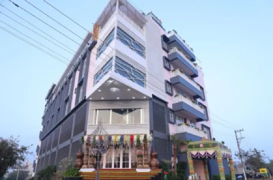 Atmosfera 鄰近大榕樹的酒店