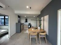 Modern Suite in Seri Kembangan | Nearby MRT Hotels in Seri Kembangan