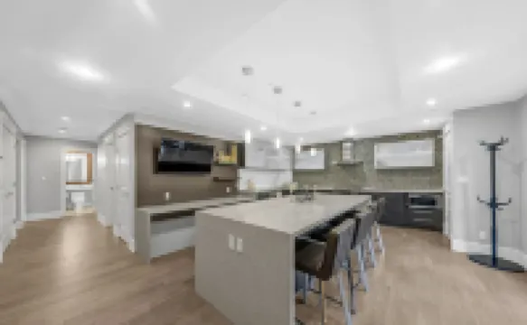 3Bed+2Bath Sauna Retreat in Vancouver!