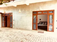 Mich's Surf Villa & Hostel