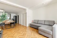 [Near USJ] For group trips! Roomy 4-story building with projector terrace near the station [for 12]