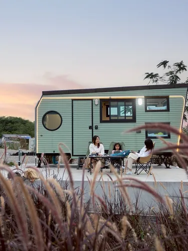 รูปภาพของMint camper car mine hills2