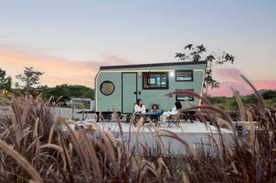 รูปภาพของMint camper car mine hills2