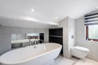 Medway View Luxe House in Maidstone City Centre with Parking - Homestays