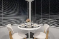 Fitzgerald Focus - Your 1BR Urban Oasis Hotels in 