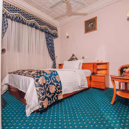 Mac-Dic Royal Plaza Hotel