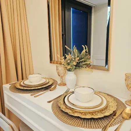 Stay near Mall of Asia, MOA Arena, SMX PICC & NAIA - Sofia Suite