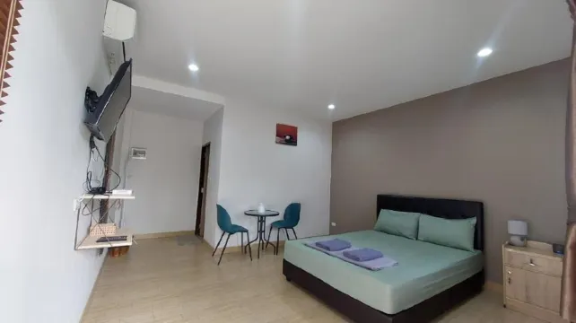 ห้องเตียงใหญ่ พร้อมห้องน้ำส่วนตัว