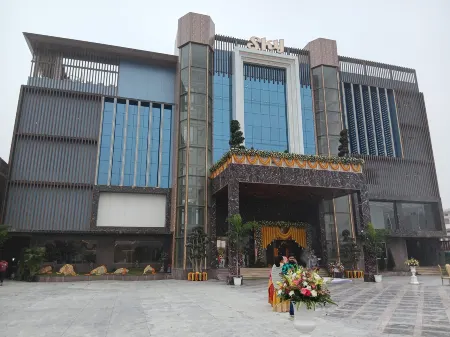 Sky Hotel & Resort Отели в г. Ballia