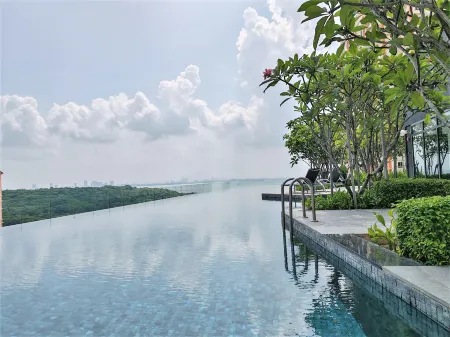 SoftGrey 2 Rooms Apartment, 4+2 Pax @ Urban Suites Отели в г. Jelutong