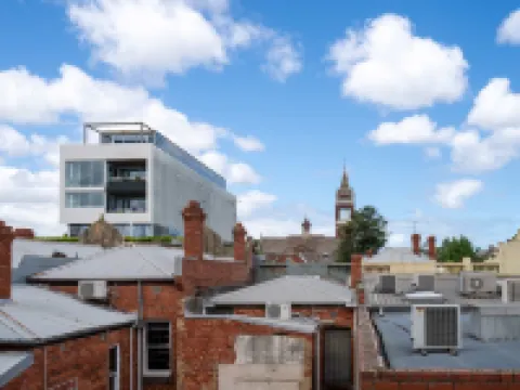 Modern 2BR Apartment with Smart TV and Views 霍索恩區酒店