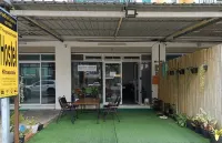 Theppahrak Hostel Khaolak Hôtels à proximité de : Beyond Boxing Stadium - Bang Neang Khaolak