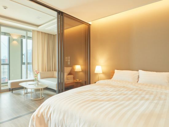 ELBONZ  in Elbon the stay