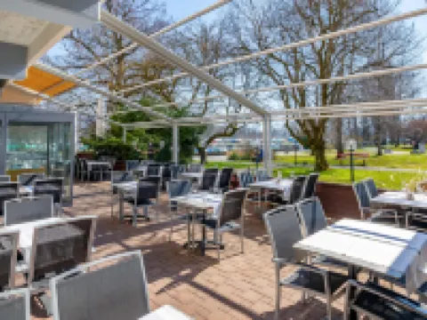 โรงแรมฮอลิเดย์ โรงแรมในธูน