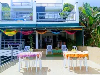 PamAnilao and Padoy's Dive Camp - Strand