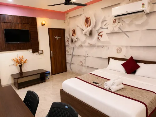 Hotel Govind Residency - ที่มีที่จอดรถ