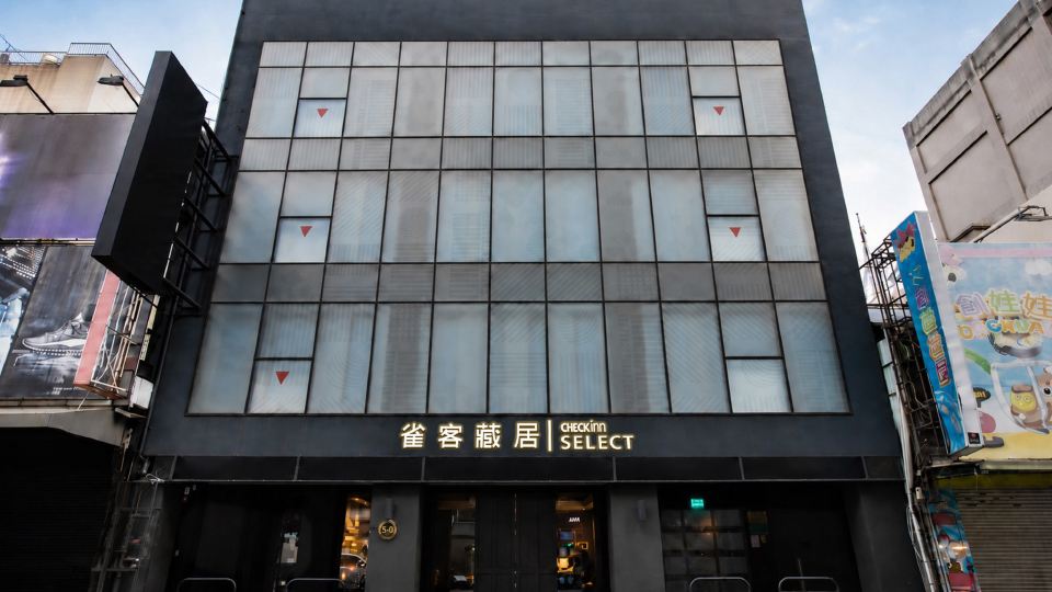 CHECK inn SELECT Chiayi RenAi