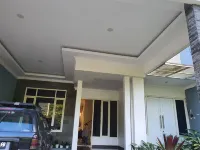 SUNRICH Villa Syariah 5 spacious room & Swimming pool with Jaccuzi Hotels in 