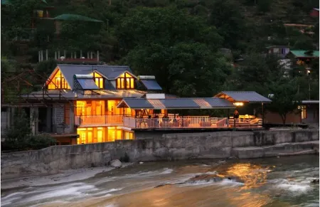 Virman Riverside Resort Отели в г. Пекри